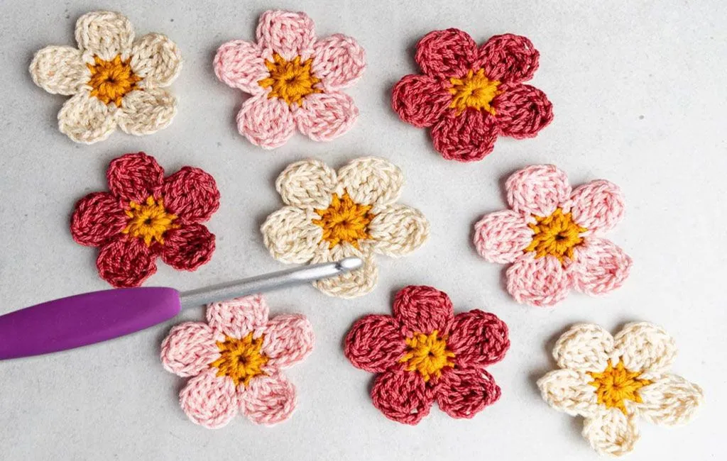 sarahmaker-crochetflower.jpg