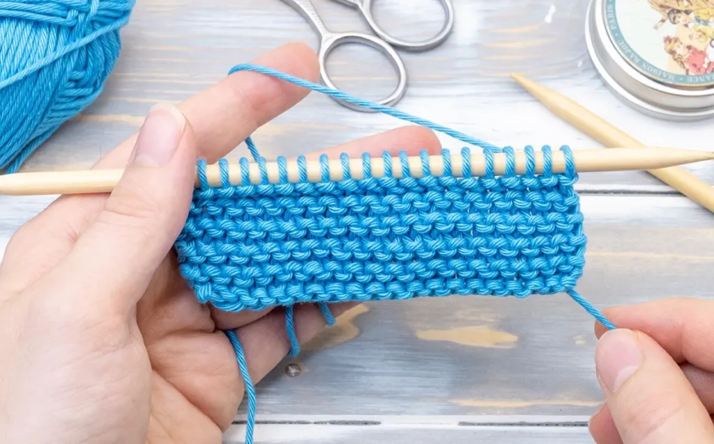 3. Как должен выглядеть ваш проект после 10 рядов. Это правая сторона с пришитым хвостом, свисающим с правого края..png