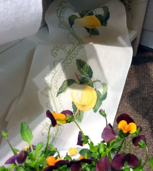 товар Основа для вышивания 11-ти ниточная: лента с рисунком, ширина 24см, Vaupel, (900225, белый с красным Германия 