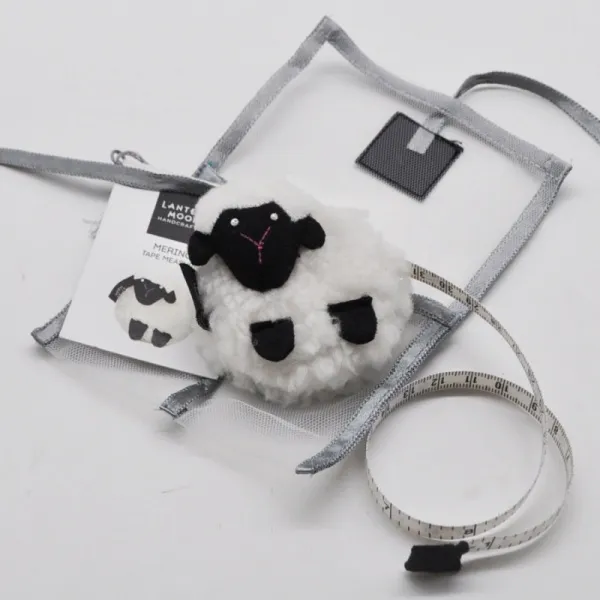 товар Рулетка Lantern Moon "Овечка" с сантиметровой и дюймовой шкалой, длина 150см, KnitPro, 350632 