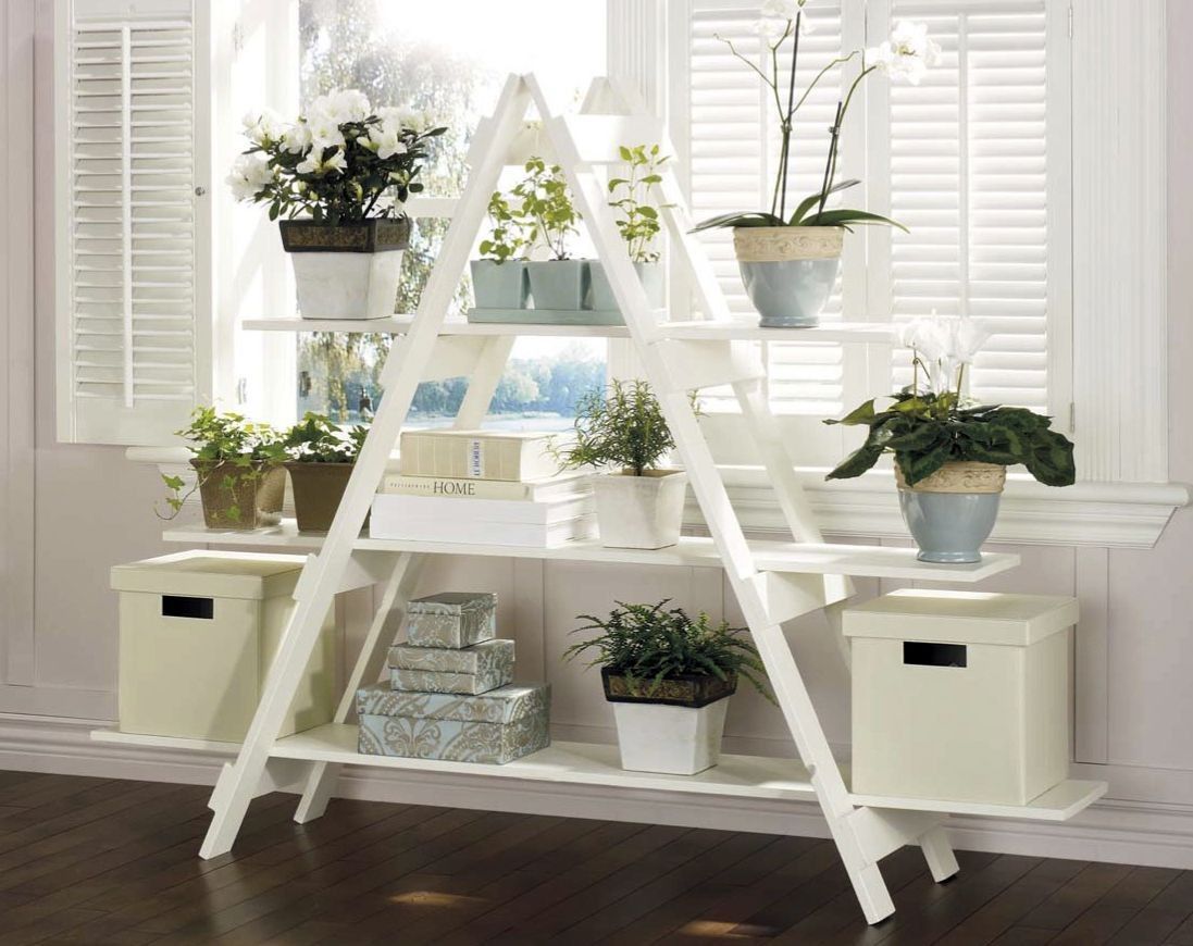 Оригинальные идеи декора - стеллаж из старой лестницы Оригинальные идеи декора - стеллаж из старой лестницы