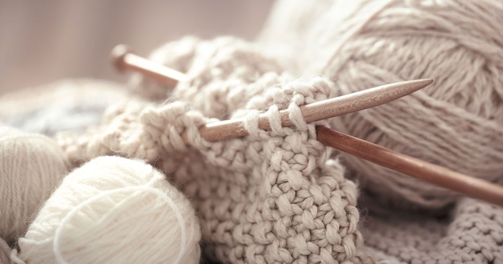 gomitoli-di-lana-con-uncinetto.jpg gomitoli-di-lana-con-uncinetto.jpg