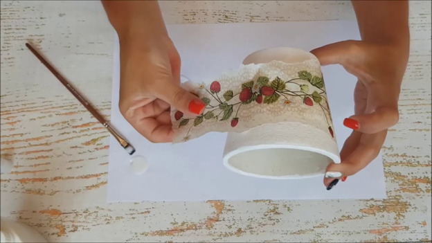 Как наклеить рисовую бумагу на торт
